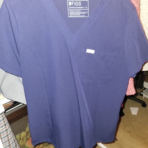 FIGS WOMEN SCRUB TOPS  SIZE M - Picture 4 of 6